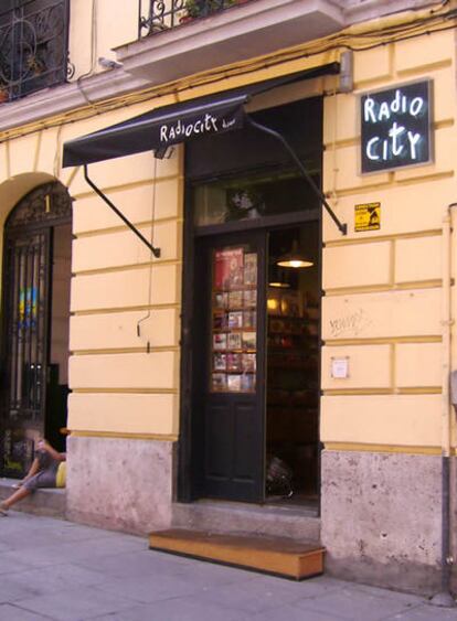 La madrileña tienda de discos Radio City, junto al Cuartel del Conde Duque