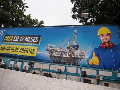 En Macaé, publicitada como “la capital brasileña del petróleo”, la economía creció un 600% entre 2003 y 2013. Pero los carteles situados a la entrada de la urbe no reflejan su realidad actual, en la que también ha tenido que ver el impacto de la caída de los precios del crudo.