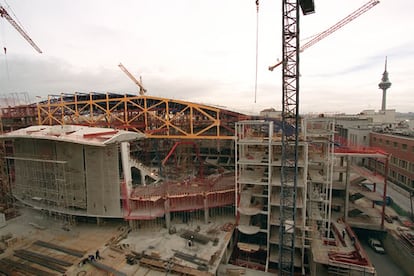 Dada la experiencia, el nuevo Palacio de los Deportes fue diseñado para minimizar los efectos de otro incendio. Todos los materiales utilizados son resistentes al fuego y cuenta con los más modernos sistemas de detección y extinción de incendios. (14/01/2004)