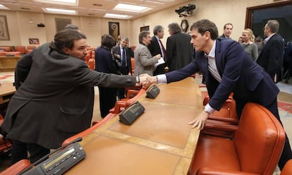 Podemos leader Pablo Iglesias and Cuidadanos leader Albert Rivera in Congress.