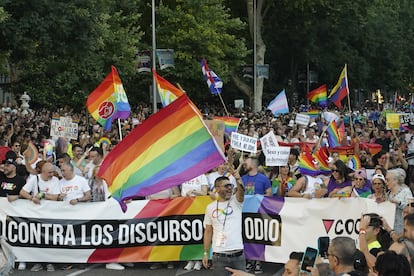 Una de las pancartas de la manifestación del Orgullo bajo el lema ‘Contra los discursos de odio’ este sábado en Madrid.
