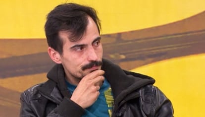 Captura de vídeo de Salva, una persona sin hogar que vivía en el aeropuerto de Madrid, durante su entrevista en 'Espejo Público'.