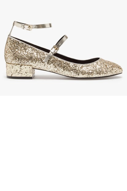 Stradivarius también se suma al glitter con este diseño de 29,95 euros.