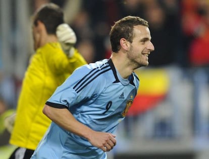 Spain&#039;s forward Roberto Soldado celebrates after scoring during Spain&#039;s friendly match against Venezuela.