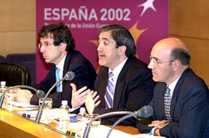 El director de la Agencia Tributaria, Salvador Ruiz (en el centro), durante la presentación de la campaña de la renta.