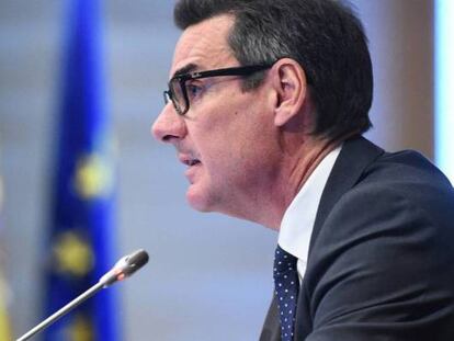 El Tesoro capta 5.000 millones en un bono a 50 años con demanda récord