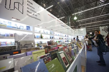 El estand de la AEMI en la FIL Guadalajara.