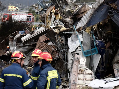 Rescuers in front of the train wreckage in Larissa on March 1.