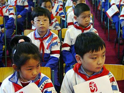 Escolares chinos se preparan para ser voluntarios en el 2008