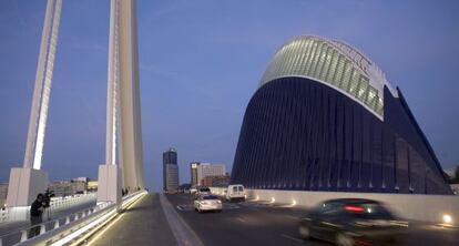 El Ágora de la Ciudad de las Artes ha costado 76,9 millones de euros, de momento. No está acabado y no tiene un uso concreto.