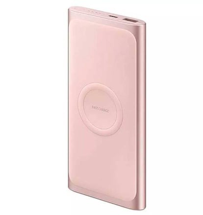 Esta batería externa de Samsung cuenta con un acabado de metal y oro rosa en una de sus versiones