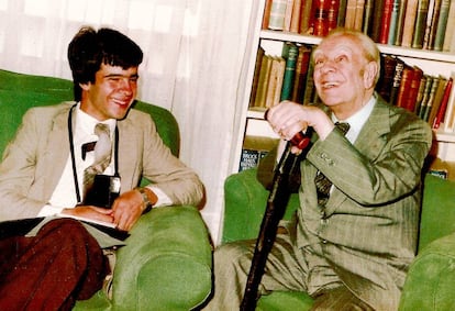 Claudio P&eacute;rez M&iacute;guez y Jorge Luis Borges, en 1982, en Buenos Aires.