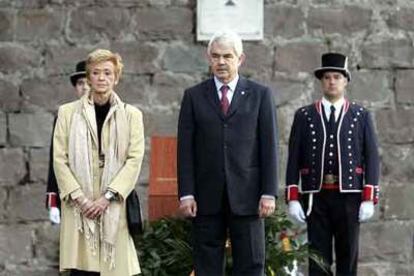 De la Vega y Maragall participan en el acto de homenaje a Lluís Companys en el Castell de Montjuïc.