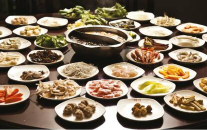 Un 'hot pot' amb els seus ingredients infinits