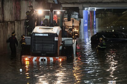 Inundaciones en el bajo puente vehicular en Viaducto, Ciudad de México, en junio de 2025.
