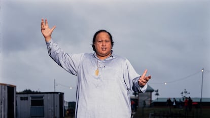 El músico paquistaní Nusrat Fateh Ali Khan, en el Festival WOMAD de Reading (Reino Unido), en 1993.