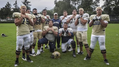 Parte del equipo de los Pumas tras el entrenamiento.