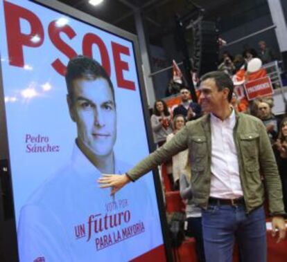 El candidato del PSOE Pedro Sánchez en el acto celebrado en el polideportivo Juan de la Cierva de Getafe (Madrid).
