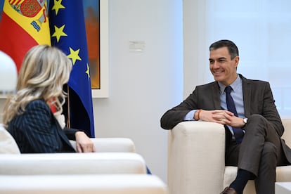 El presidente del Gobierno, Pedro Sánchez, en su reunión este martes en Moncloa con la vicepresidenta, Yolanda Díaz.