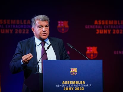 El presidente del Barcelona, Joan Laporta, durante la asamblea extraordinaria.