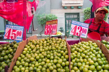 Un comercio de fruta y verdura en la Ciudad de México.
