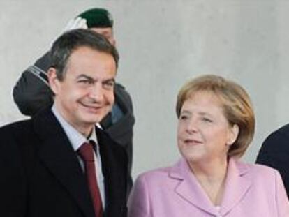 Zapatero ataca las ayudas a la banca europea y solicita más regulación