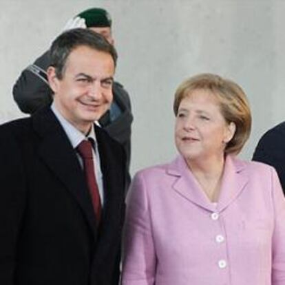 Zapatero ataca las ayudas a la banca europea y solicita más regulación