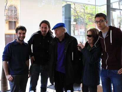 Iglesias y otros líderes de Podemos, con Galeano en Montevideo.