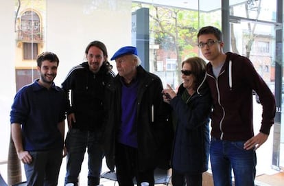 Iglesias y otros líderes de Podemos, con Galeano en Montevideo.