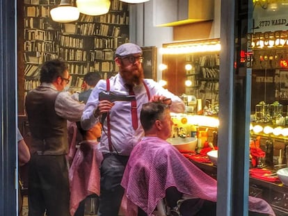 La peluquería y barbería Barber Barber, en Barton Arcade (Mánchester).