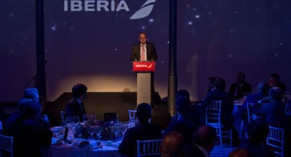 El presidente de Iberia, Luis Gallego, durante la cena en que se reparti&oacute; la exclusiva tarjeta Infinita Prime. 