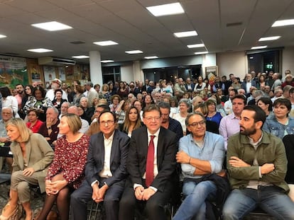 El salón principal de Blanquerías, sede del PSPV, abarrotada durante el homenaje a Alborch.