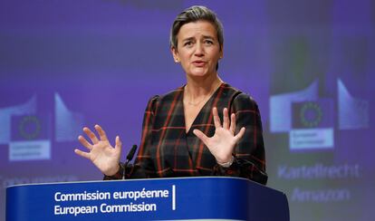 La comisaria de Competencia, Margrethe Vestager, durante su comparecencia de este martes en Bruselas.OLIVIER HOSLET / POOL / EFE