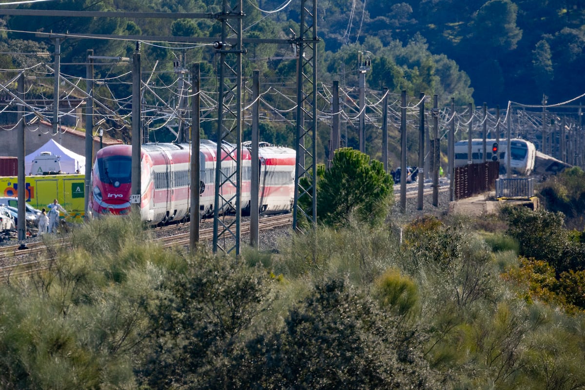 Última hora y reacciones tras el accidente de tren en Adamuz, Córdoba, en directo