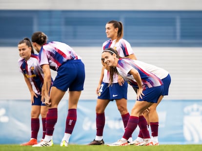 Las jugadoras del FC Barcelona, con Aitana Bonmatí en el centro de la imagen, en el entrenamiento previo al Madrid CFF - Barcelona.