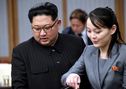 Kim Yo-jong y su hermano, el dictador de Corea del Norte Kim Jong-un, en el pueblo de Panmunjom, en 2018.