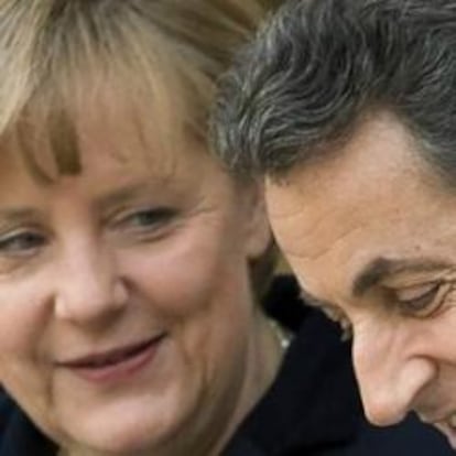 Merkel y Sarkozy, al terminar su rueda de prensa del 5 de diciembre