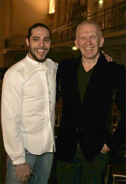 Joaquín Cortés, a la izquierda, con Jean-Paul Gaultier en París.