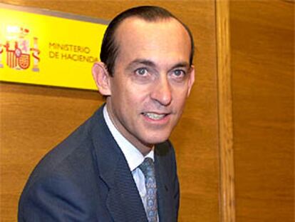 El secretario de Estado de Hacienda, estanislao Rodríguez-Ponga, momentos antes de su rueda de prensa de esta mañana.