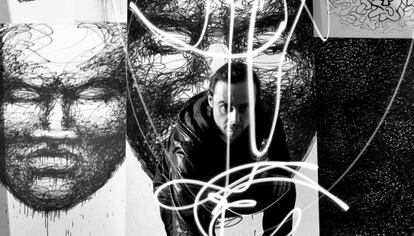 El artista madrileño Suso33, delante de una de sus obras.