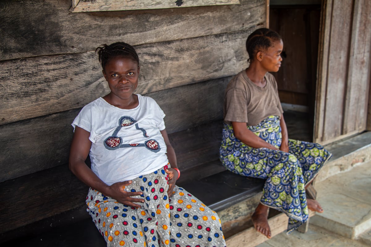 “Muchas mueren de camino al parto”: el pueblo que salva a las mujeres embarazadas en el corazón de África