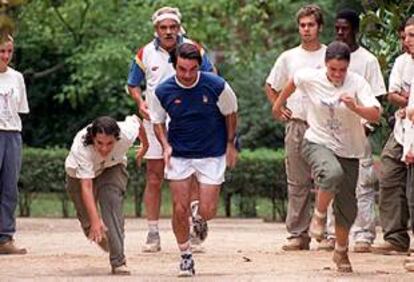 Aznar corre con los chicos de la Ruta Quetzal