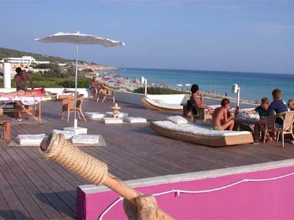Terraza de Flipper y Chiller, en la playa de Migjorn (Formentera).