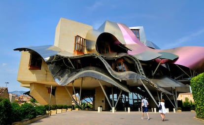 El hotel y balneario de vino de Marqués de Riscal, del arquitecto Frank Gehry.