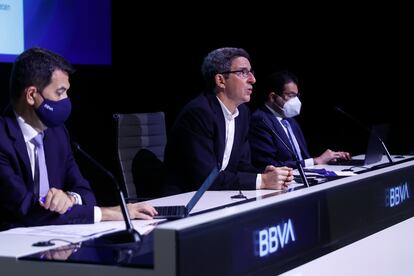 Rafael Domenech, Jorge Sicilia y Miguel Cardoso, analistas de BBVA Research.