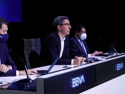 Rafael Domenech, Jorge Sicilia y Miguel Cardoso, analistas de BBVA Research.