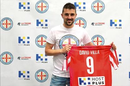 Villa posa con la camiseta del Melbourne City