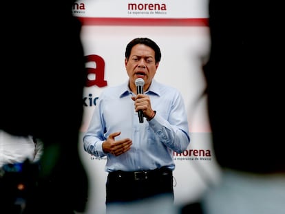 El presidente de Morena, Mario Delgado Carrillo, durante una conferencia de prensa en abril.