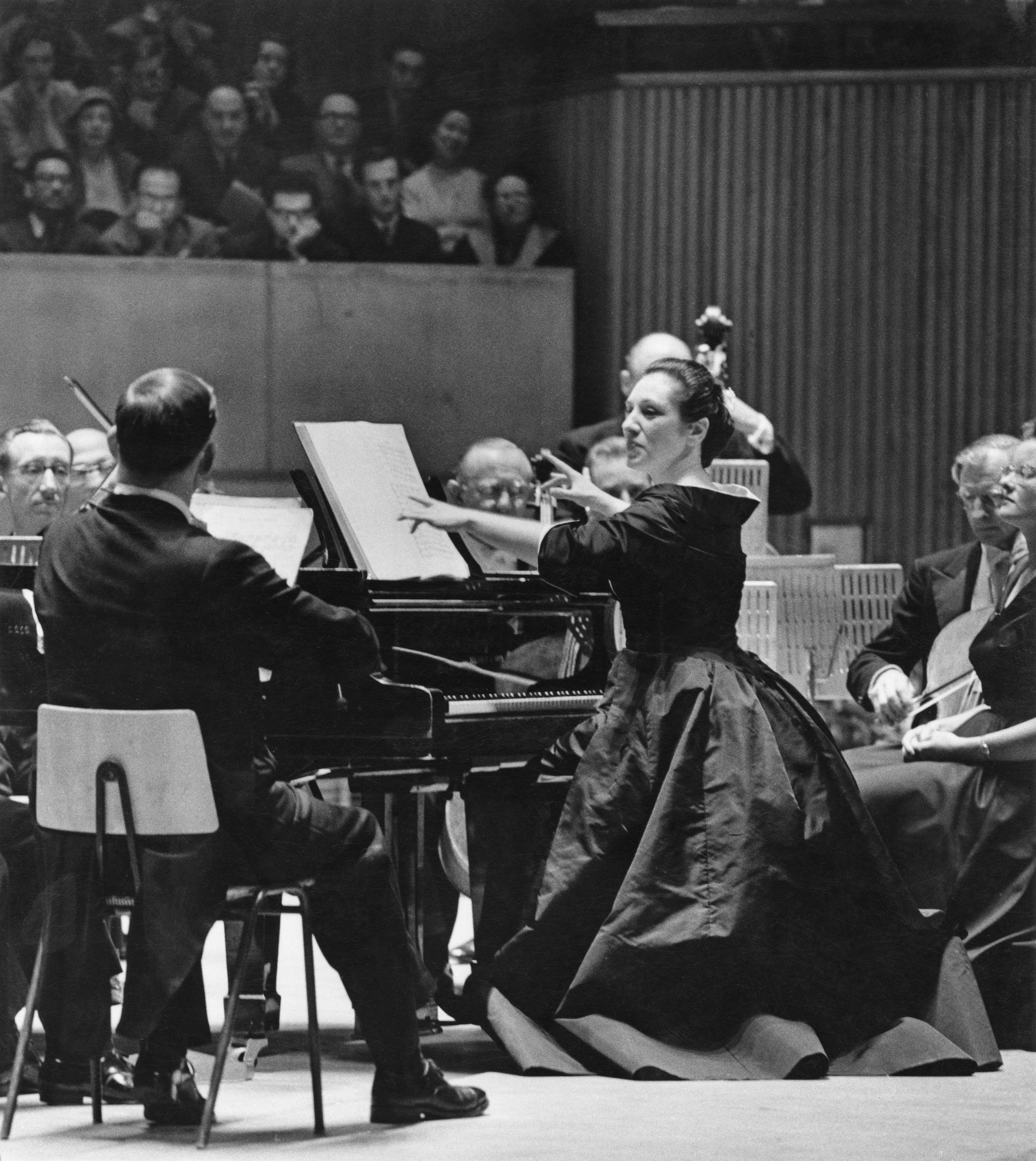 Rosalyn Tureck en concierto con la Philharmonia Orchestra, el 28 de enero de 1958.