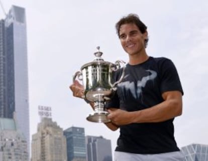 Nadal, con el trofeo en Nueva York.